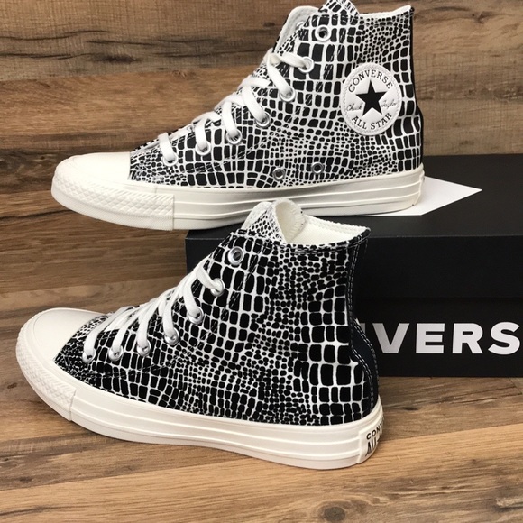 CONVERSE CTAS HIGH TOP BRAND NEW size junior 4 = size 6 women's.size5=size 7wome - Picture 3 of 15